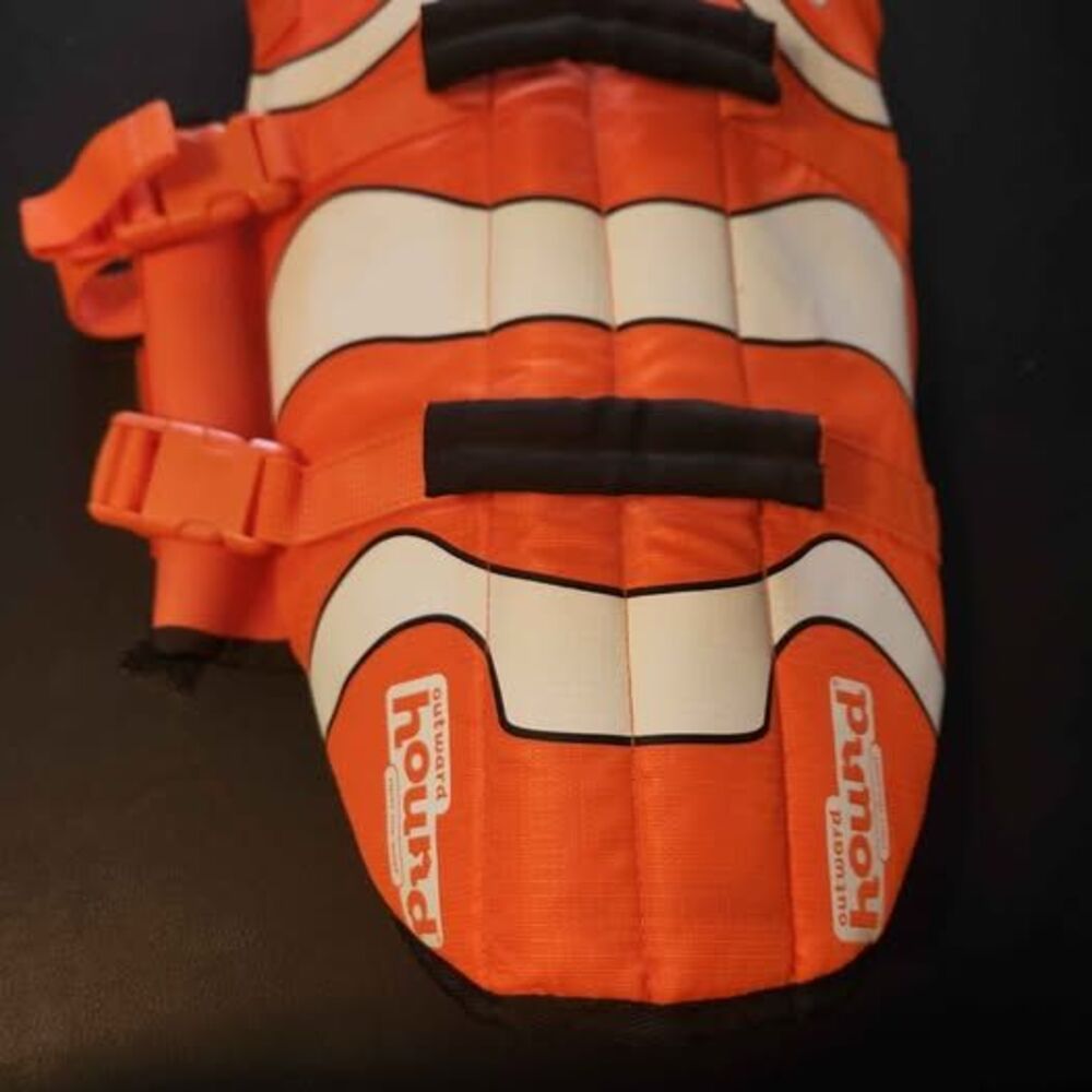 Outward hound dog life jacket, size MED